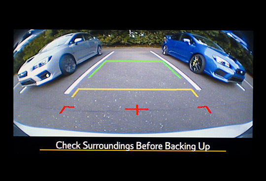 Obraz zadní parkovací kamery Přední<sup>*1</sup> a zadní <sup>*1</sup> kamera